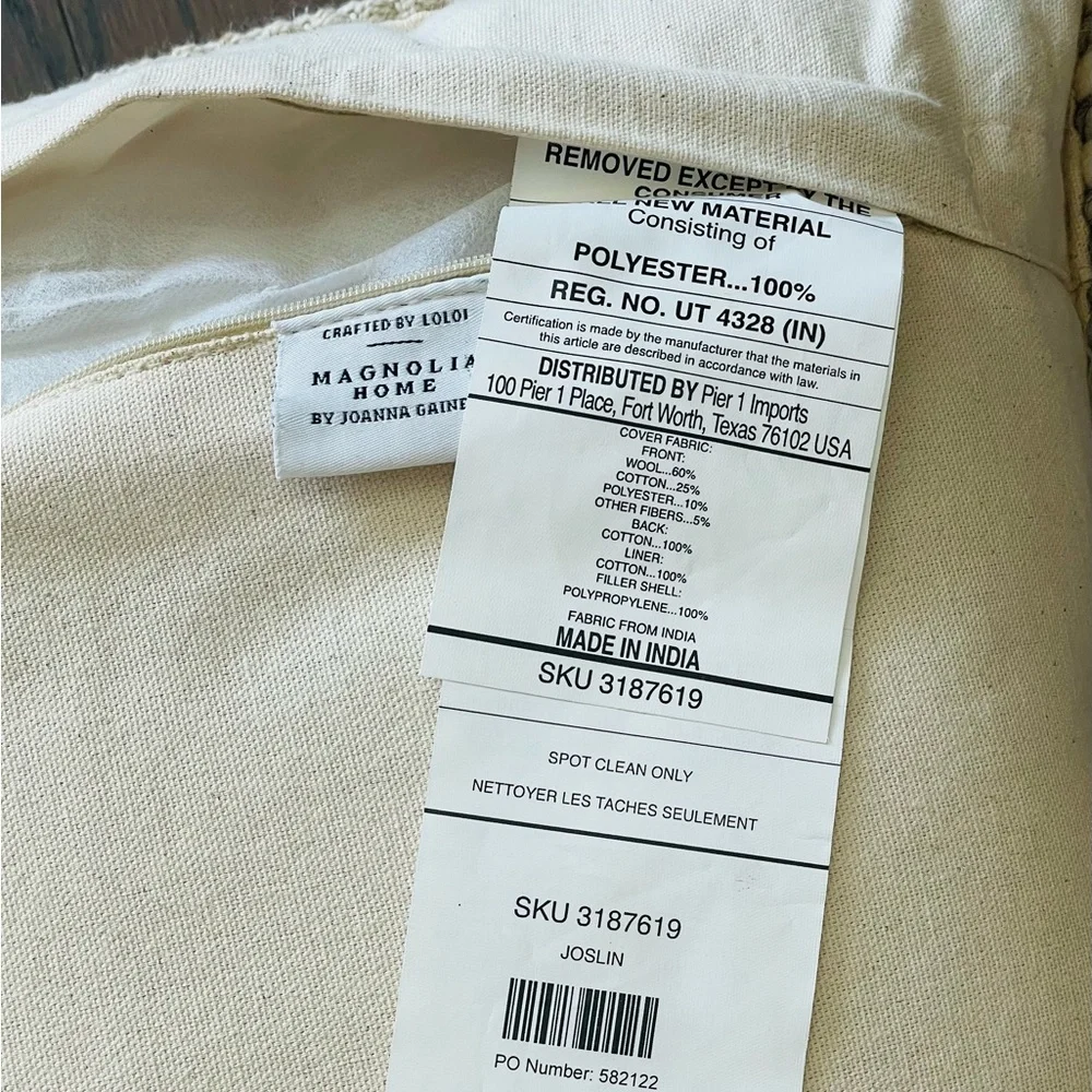 MAGNOLIA HOME JOANNA GAINES LOLOI GREY/IVORY PILLOW + INSERT 22